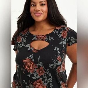 NWT Torrid Super Soft Black Floral Flutter Sleeve Top Size 3 or 22/24 Plus